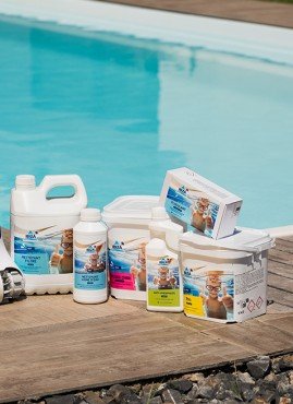 Produits de traitement et d'entretien de piscine, pour garder une eau de baignade saine et une piscine propre.