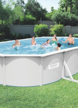 Piscines hors-sol, à parois rigides, autoportantes de la marque Bestway.