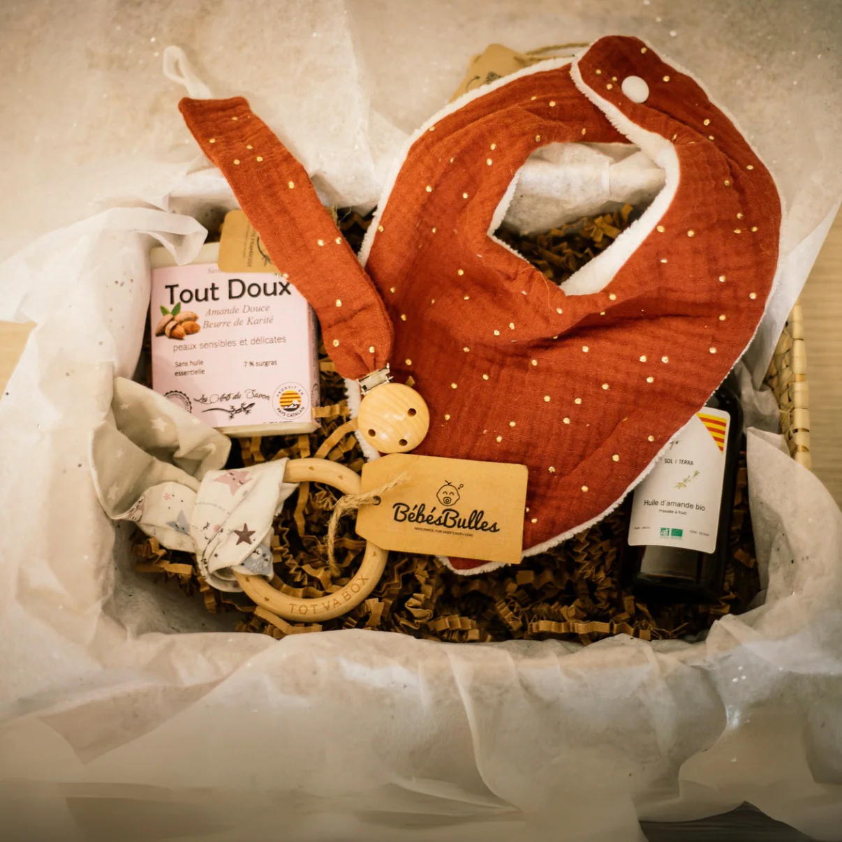 Offrez un coffret tout doux pour célébrer l'arrivée d'un nouveau-né avec notre coffret "Naissance". 