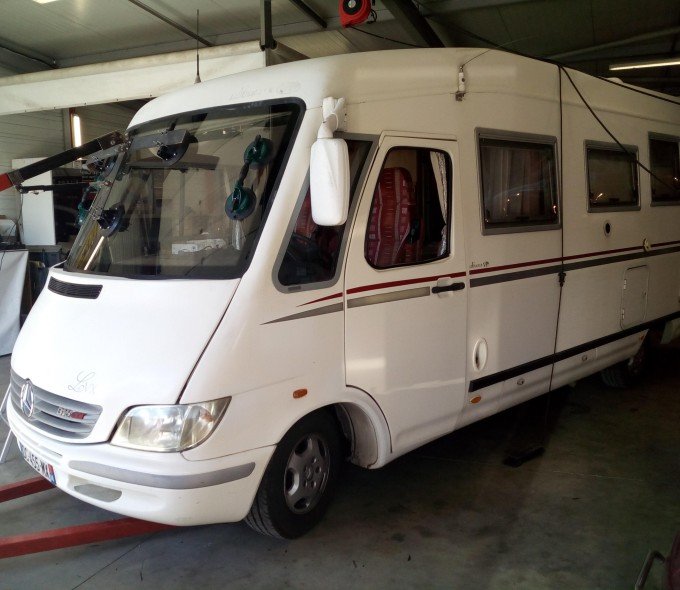GLASSAUTO PERPIGNAN REPARE REMPLACE TOUS VITRAGES CAMPING CAR CARAVANES 
