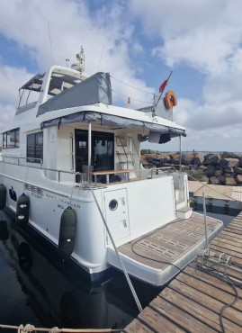  A deux ou à huit, en escapade, en croisière ou en grand voyage, le Swift Trawler 50 est le bateau des plus belles aventures maritimes en toute sécurité et dans le meilleur confort. 



