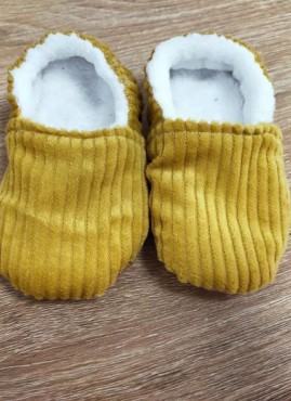 CHAUSSONS BEBE VELOUR COTELE MOUTARDE 