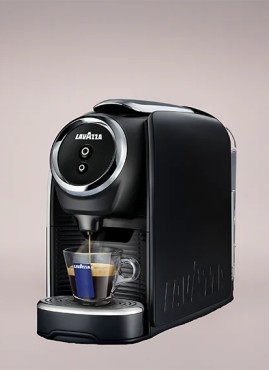 La Lavazza Firma Mini est une machine à café compacte et élégante, parfaite pour les petits espaces. Son design moderne et sa technologie avancée garantissent une expérience café de haute qualité.