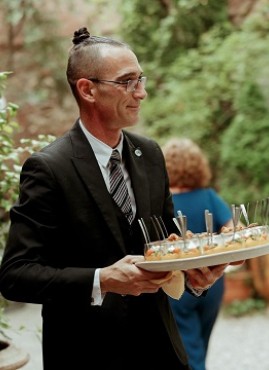 Service à table ou cocktail pour tout vos événements : mariage, baptême, séminaire, foire, salon, inauguration, anniversaire.